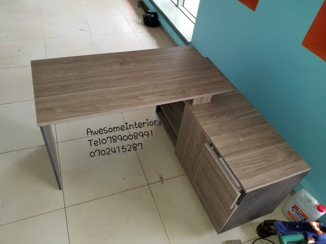 Executive office tablbe