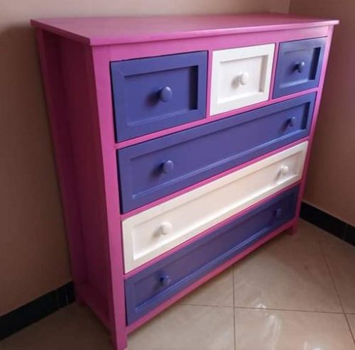 CHEST OF DRAWERS