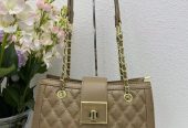 Beautiful handbags for women (In great shape)