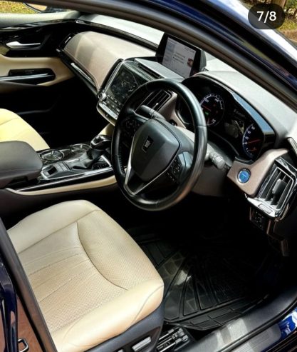 Toyota Crown Exucuctive Hybrid