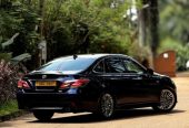 Toyota Crown Exucuctive Hybrid