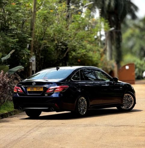 Toyota Crown Exucuctive Hybrid